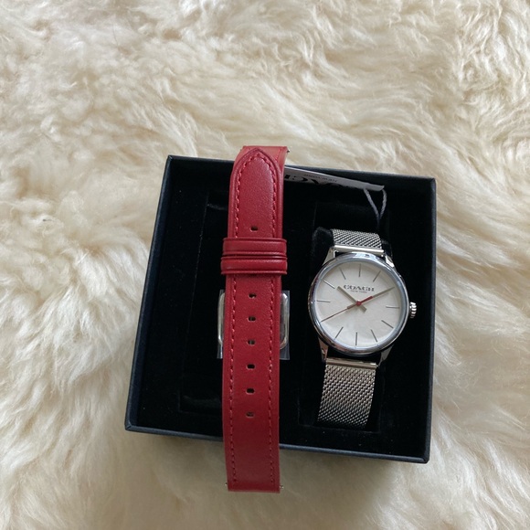 NWT coach ruby stainless steel and red leather watch set. 32 mm . - Picture 8 of 9